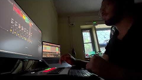Using Ableton session mode to make a lofi beat // Novation Launchkey mini mk3