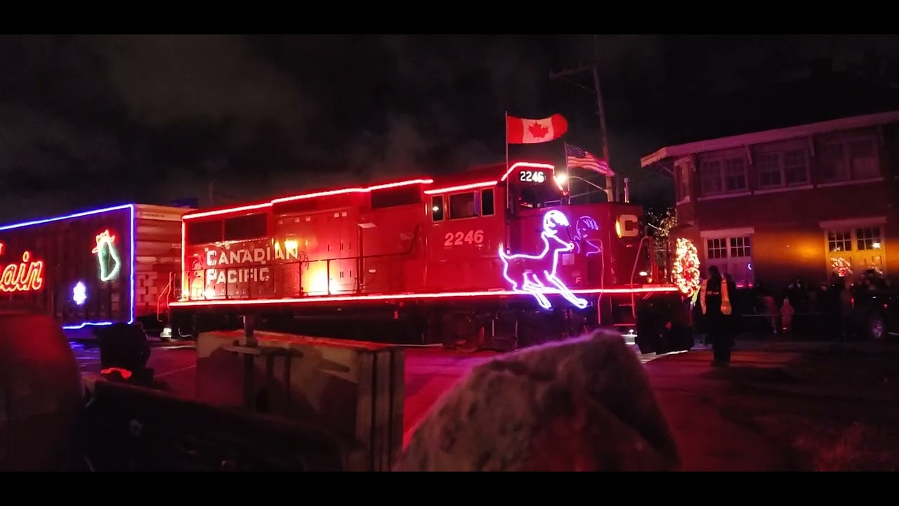 NIGHT TRAINS 2024 CPKC Holiday Train At Montreal West In The Crowd night-trains-2024-cpkc-holiday-train-at-montreal-west-in-the-crowd