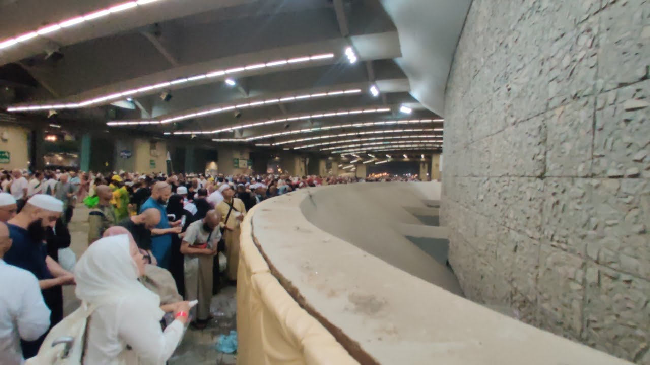 КАК ПРОИСХОДИТ ПОБИВАНИЕ КАМНЯМИ ДЬЯВОЛА, ПОБИВАНИЕ КАМНЯМИ ДЬЯВОЛА ВО ВРЕМЯ ПОБИВАНИЯ КАМНЯМИ ДЬ...