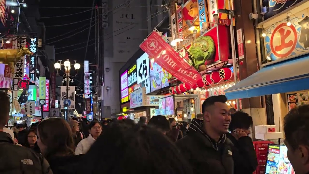 Как найти место, где можно поесть в самом оживленном торговом районе Осаки — Дотонбори 
