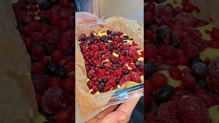 #fructe #prajitura #capsuni #deliamandrut #ideidemasa  ingrediente: 6 ouă  6 linguri zahăr pudră ...
