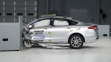 2017 Ford Fusion driver-side small overlap IIHS crash test