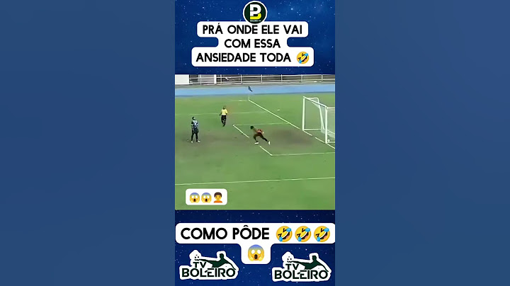GOLEIRO DEFENDE O PÊNALTI, VAI COMEMORAR… MAS A BOLA ENTRA SOZINHA NO GOL! 😱⚽🥴 #futebol #soccer