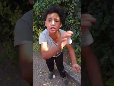 أطفال مشردون في حديقة بحلب يستنشقون مادة الشعلة الخطيرة التي قد تسبب الوفاة