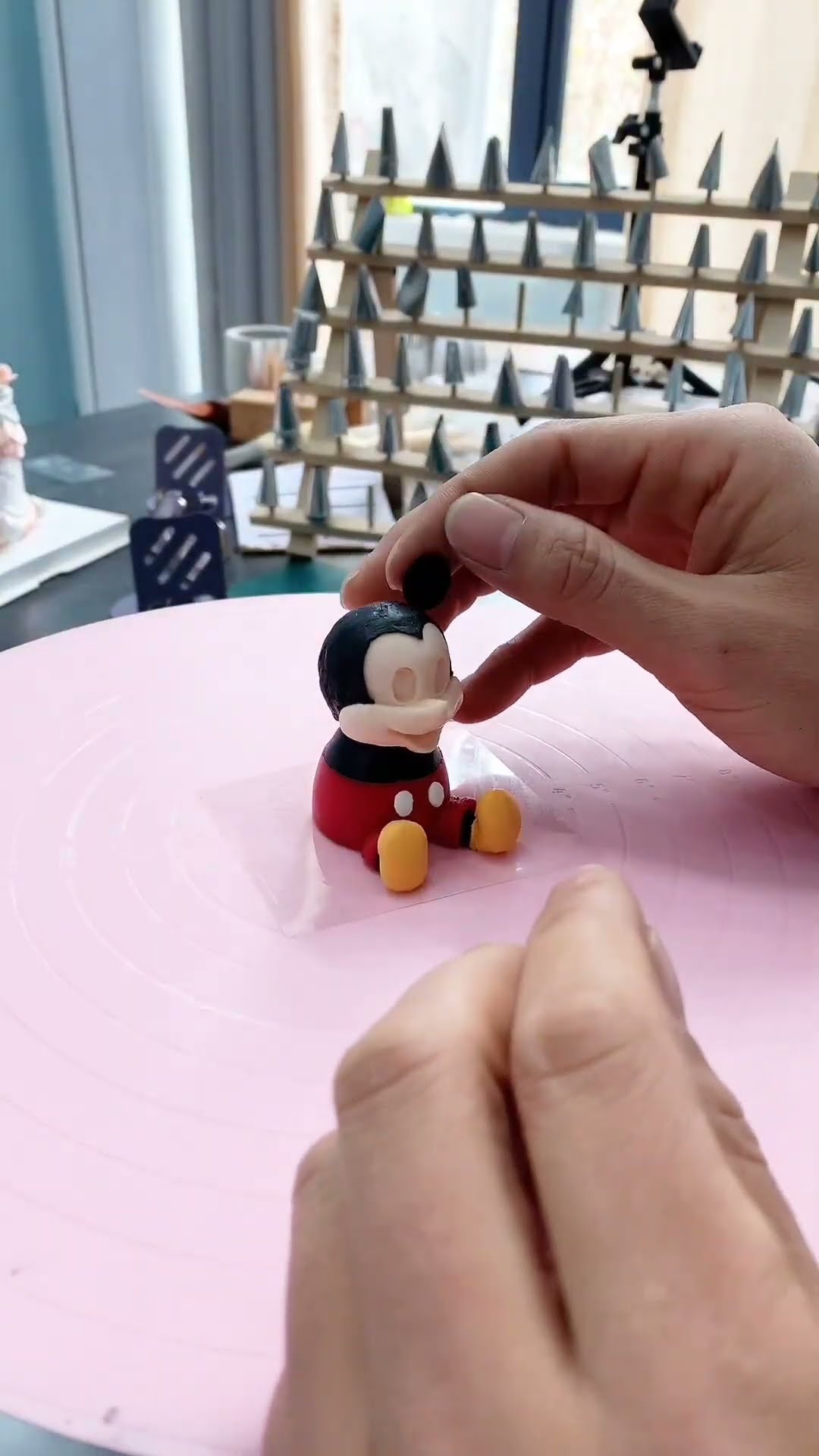 Another day of making buttercream frosting cartoon cake cake training