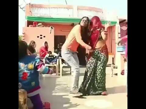 boob press on holi video