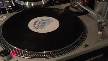 Using the Numark NS7 with Turntables (Masta Hanksta)