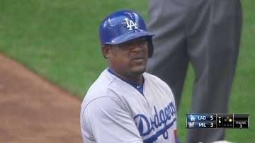 LAD@MIL: Uribe singles in a run in the 6th inning