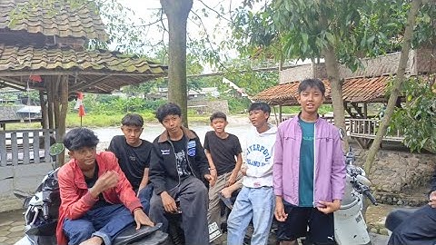 Tugas informatika membuat vlog bertema "Jalan jalan" kelas 9F #SMPN4CIBARUSAH