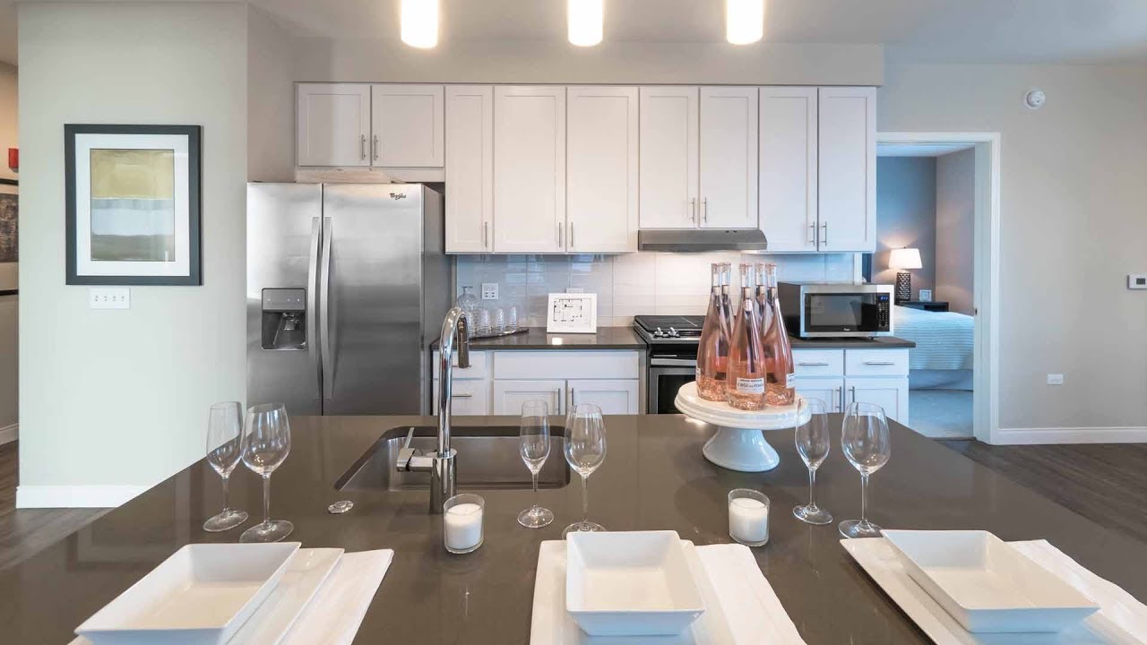 A 2 Bedroom 2 Bath Furnished Model In Downtown Oak Park At The Emerson