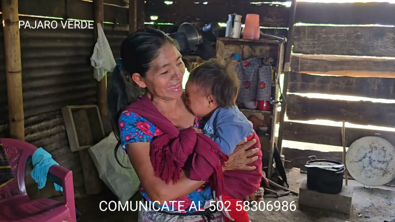 Rosita se quedó solita ya que su hermano Luis se fué a buscar su futuro.Abuelita consu nieto enfermo