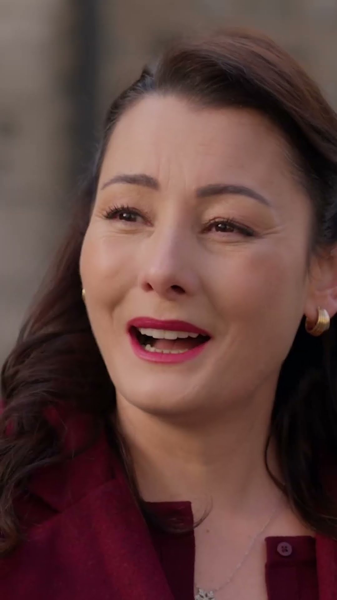 Ya bu kapıdan içeri girersin ya da ben oğlunu boşarım!  #kardelenler