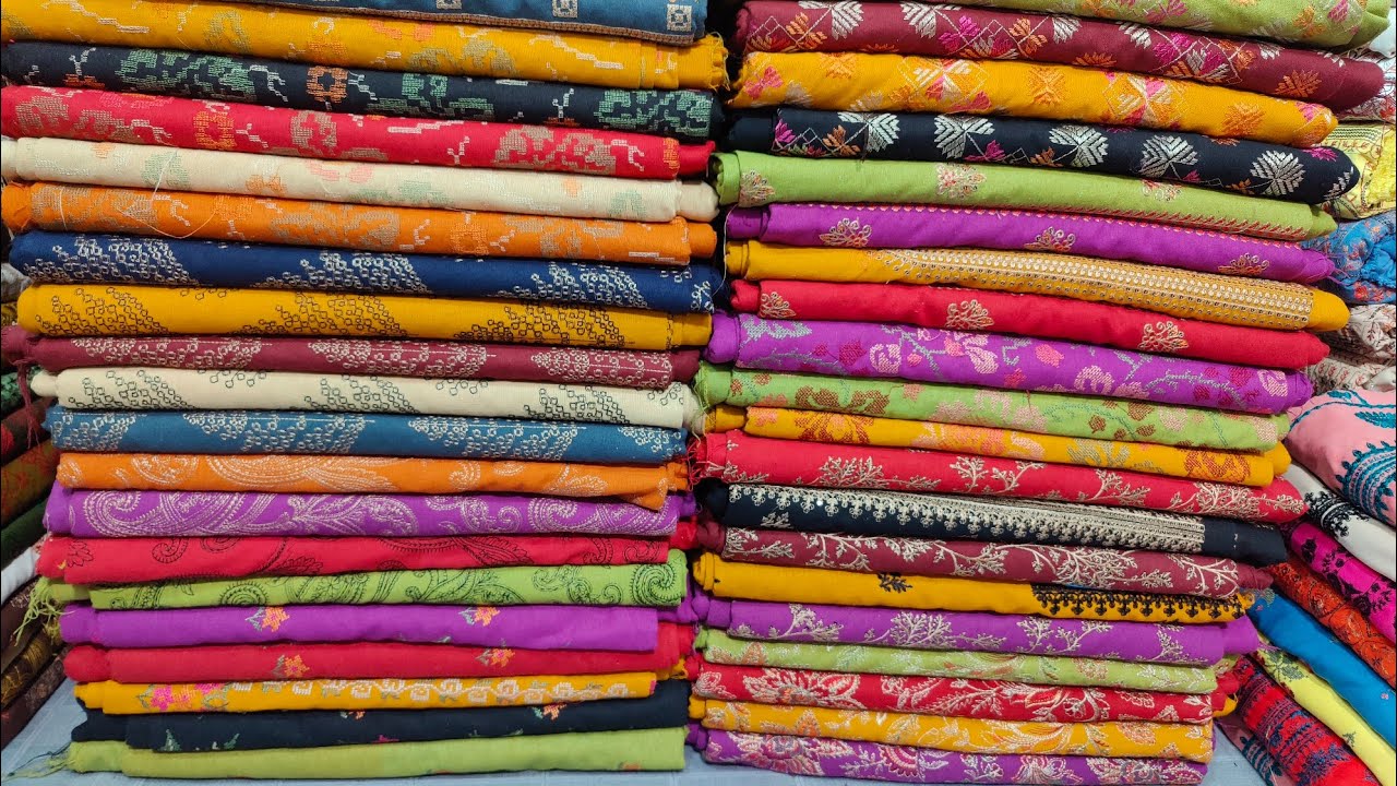 Костюмы с вышивкой Кхаддар Каранди всего за 1650 рупий 👀👀 Самая большая зимняя распродажа! Закажи...