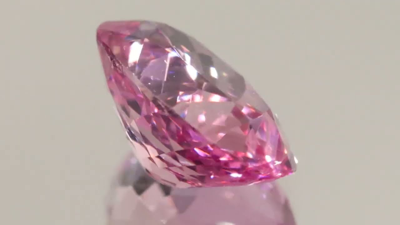 天然マラヤガーネット 0.92ct 【輝くシャンパンピンク】 タンザニア
