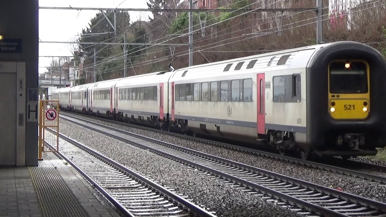 New MS 96 521 \u0026 518 komen door station Mouterij