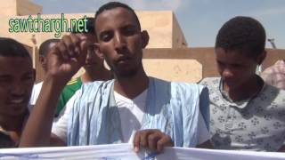 أحد المتظاهرين من بلدية أم آفنادش يحصد معانات القرية لوكالة صوت الشرق (فيديو)