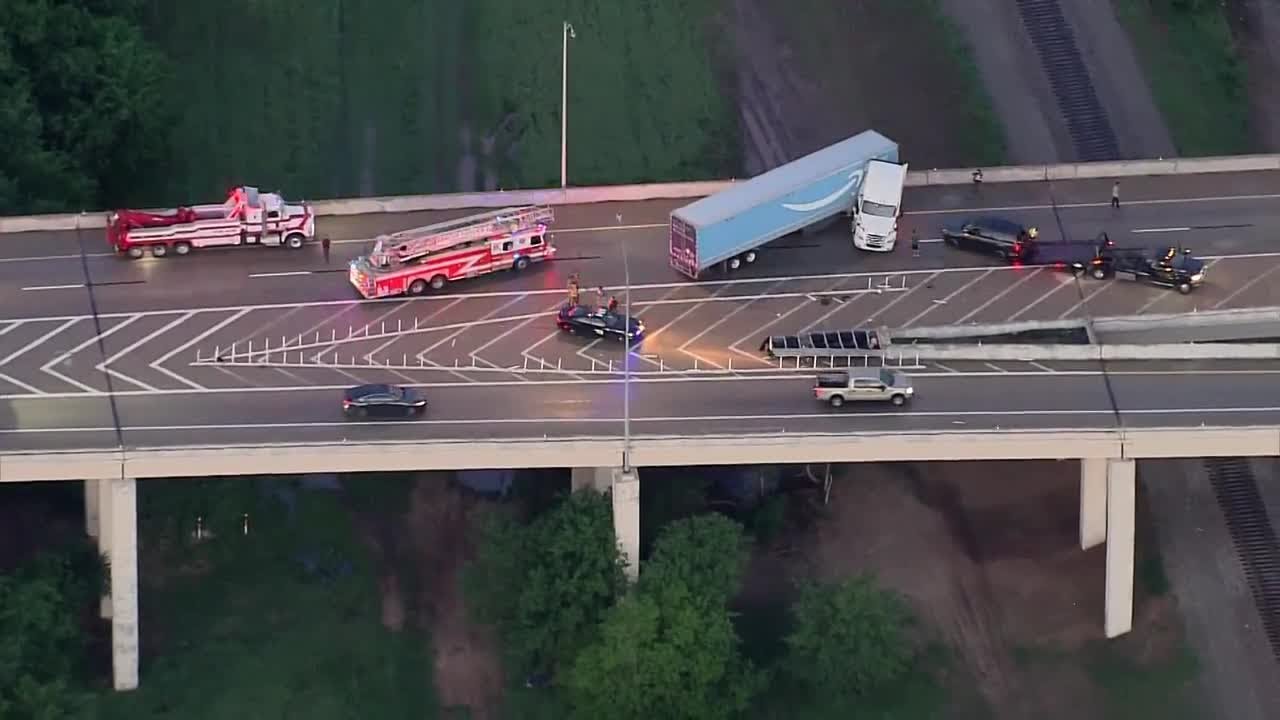 TRAFFIC ALERT: Jackknifed semi causes traffic on I-40 in OKC - YouTube