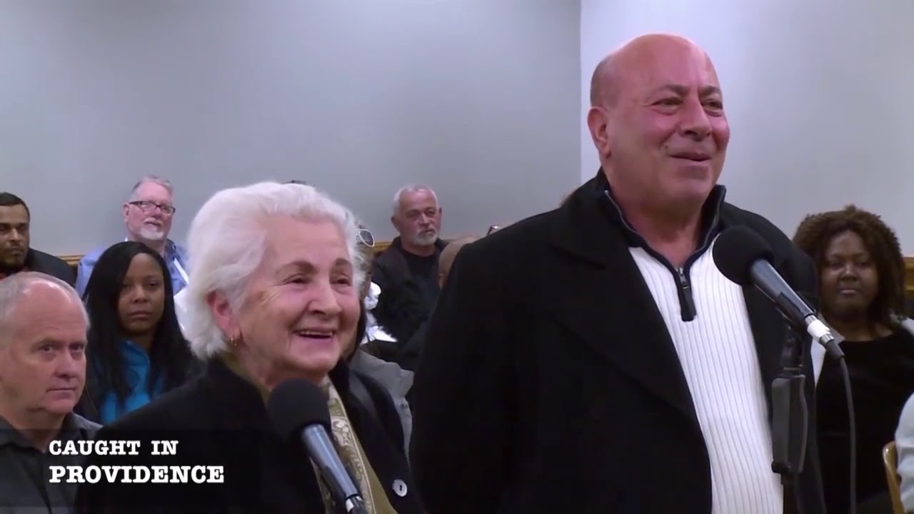 Rhode Island judge explains Italian hand gesture (“If I catch you”)