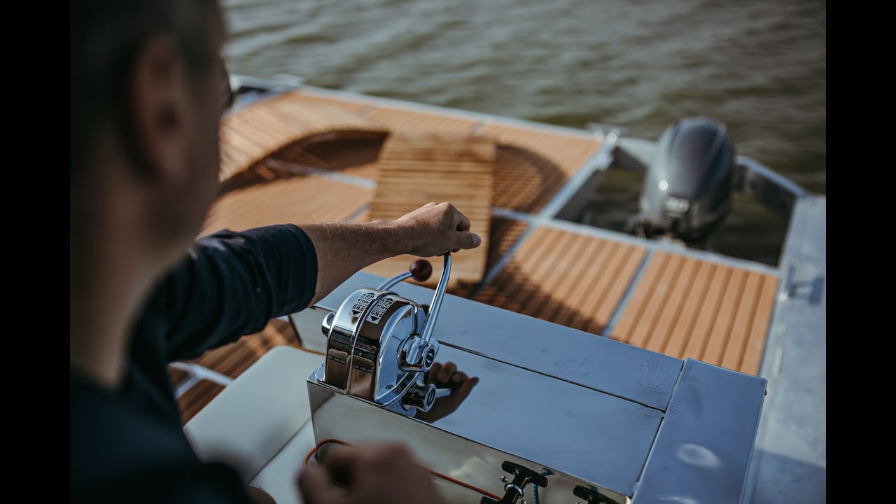 HT Catamarans - The world's first dual-control Houseboat