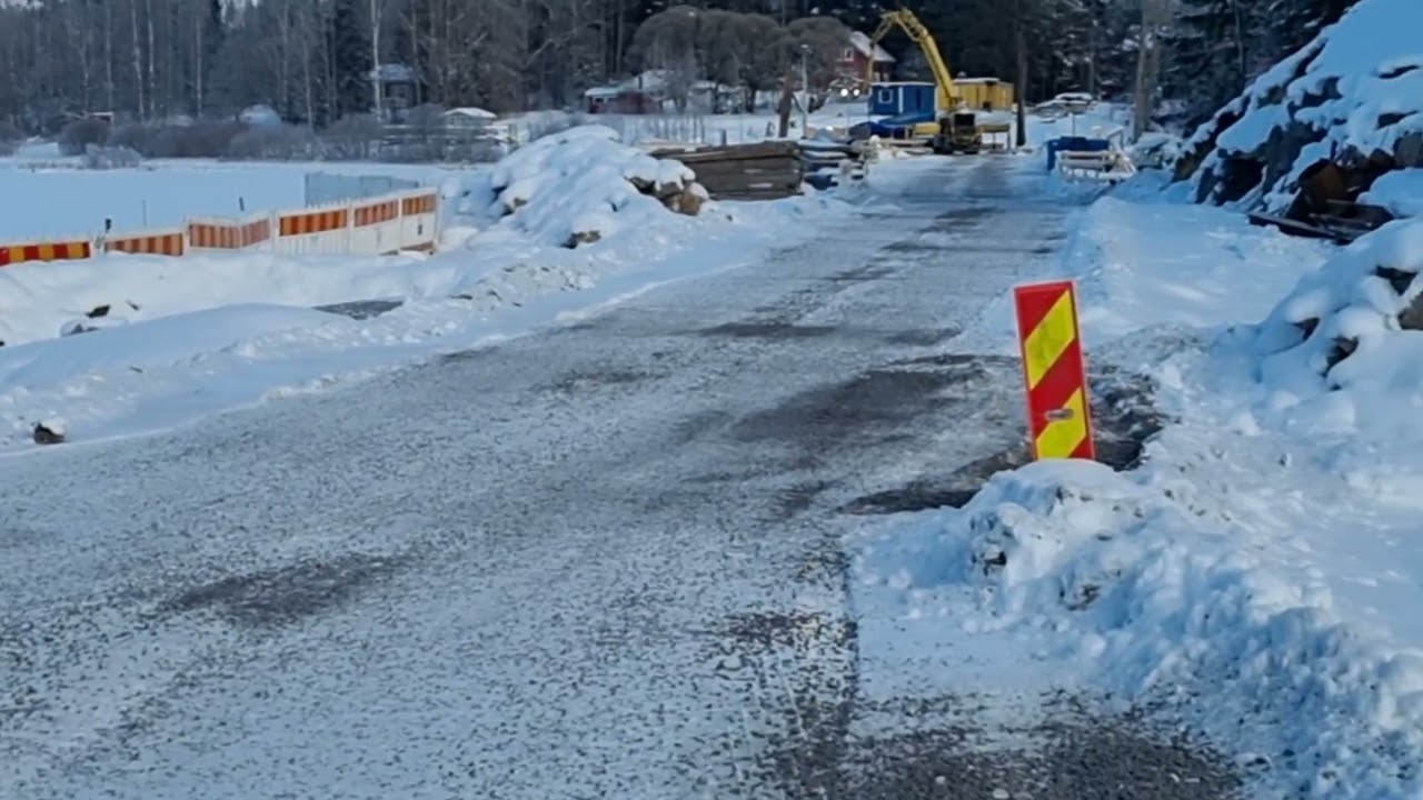 Paalulaattaa valetaan pakkasen ja pienen viiman kiusatessa