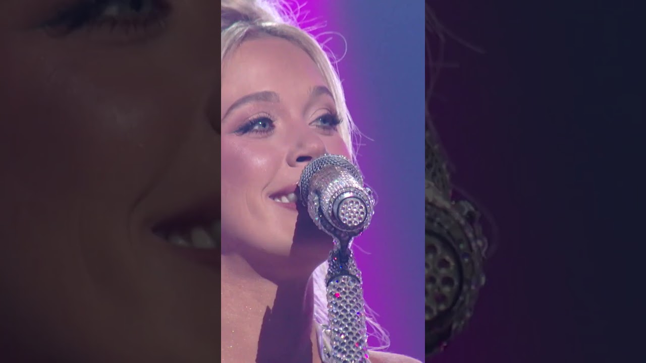 Megan Moroney performs “6 Months Later” at the 2025 #VMAs