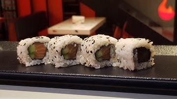 Uramaki Salmon Sushi Roll, Classic Sushi Roll