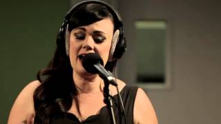 NZ LIVE: Tami Neilson 'So Far Away' chords