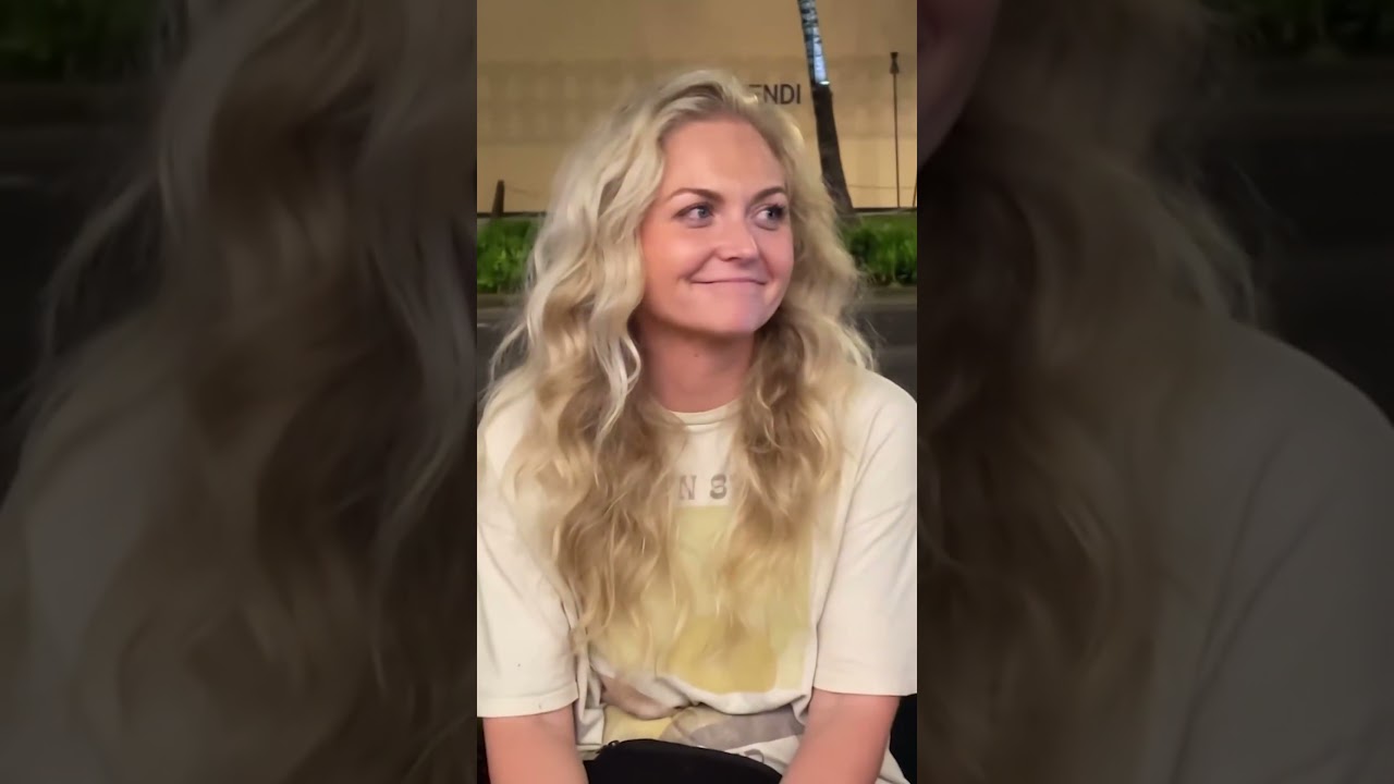 They laughed so hard when they saw their caricature! 🤣