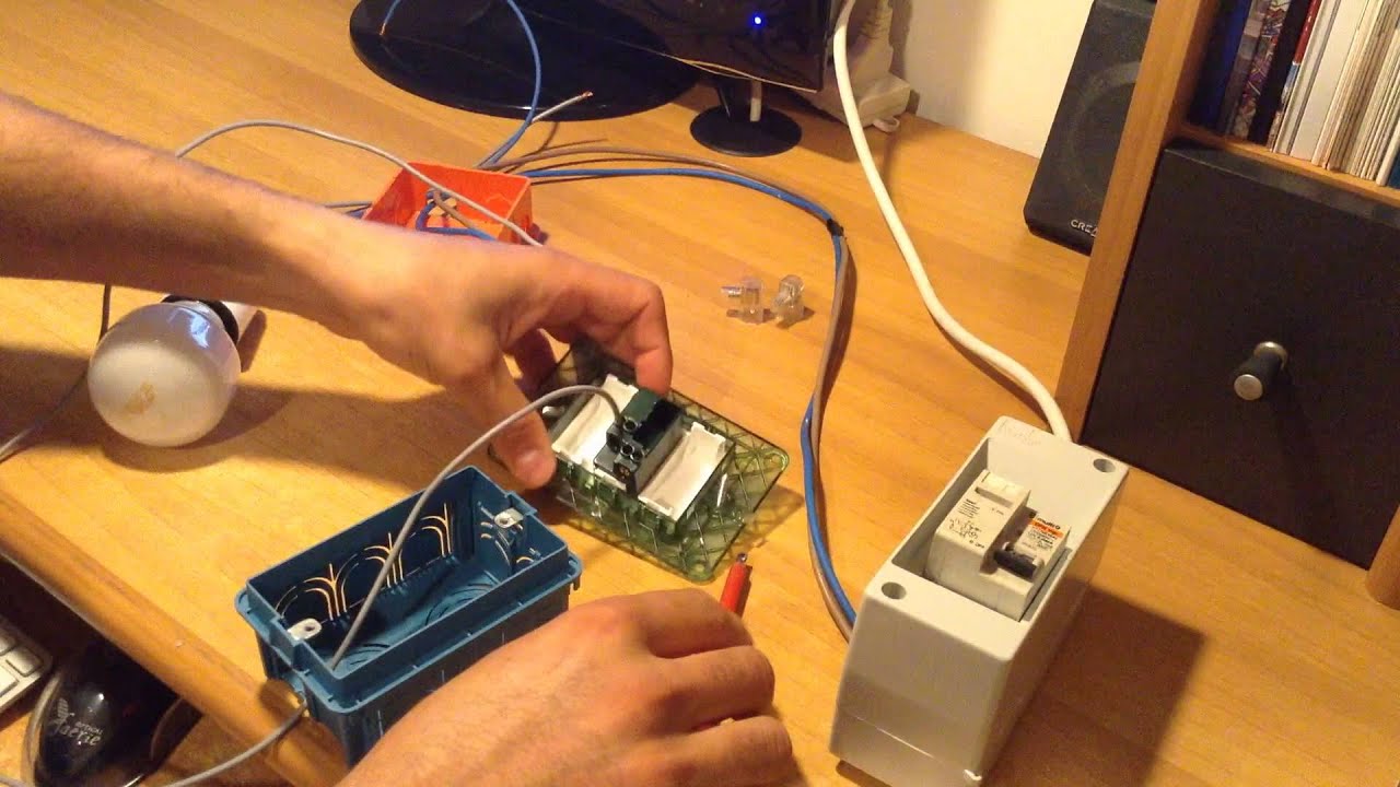 Come collegare una lampada allimpianto elettrico attraverso un ... Come realizzare impianto elettrico civile