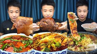 Mukbang Eating Braised pork knuckle, Bobo chicken cold skewers, the weather is too hot, pork belly
