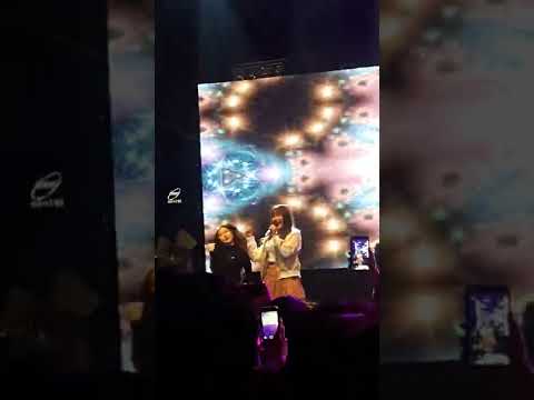 홍진영 엄지 척 