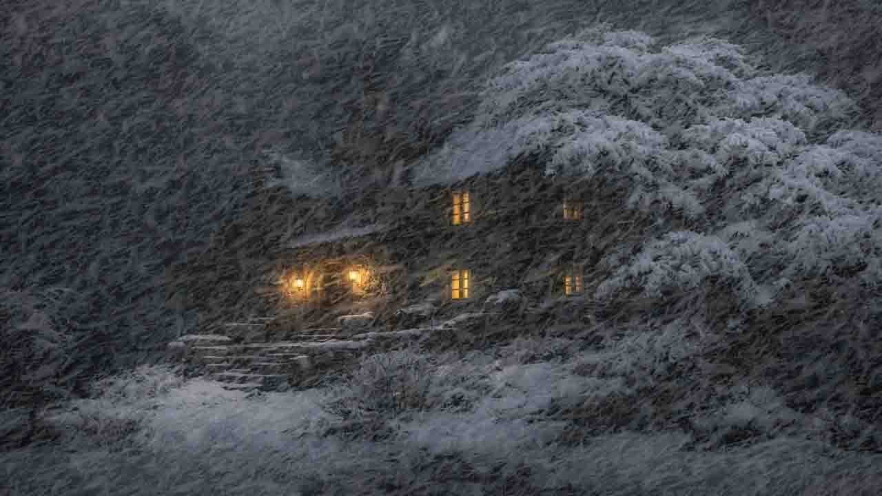 Strong winter winds in a secluded cabin | Cold Winter Wind Sounds | White noise of a snowstorm