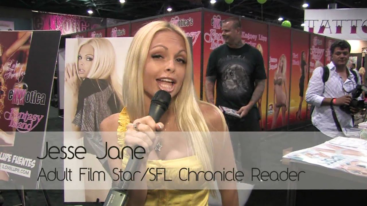Porn Star Jesse Jane Plugs the SFL Chronicle @ Exxxotica 2010 Miami Beach