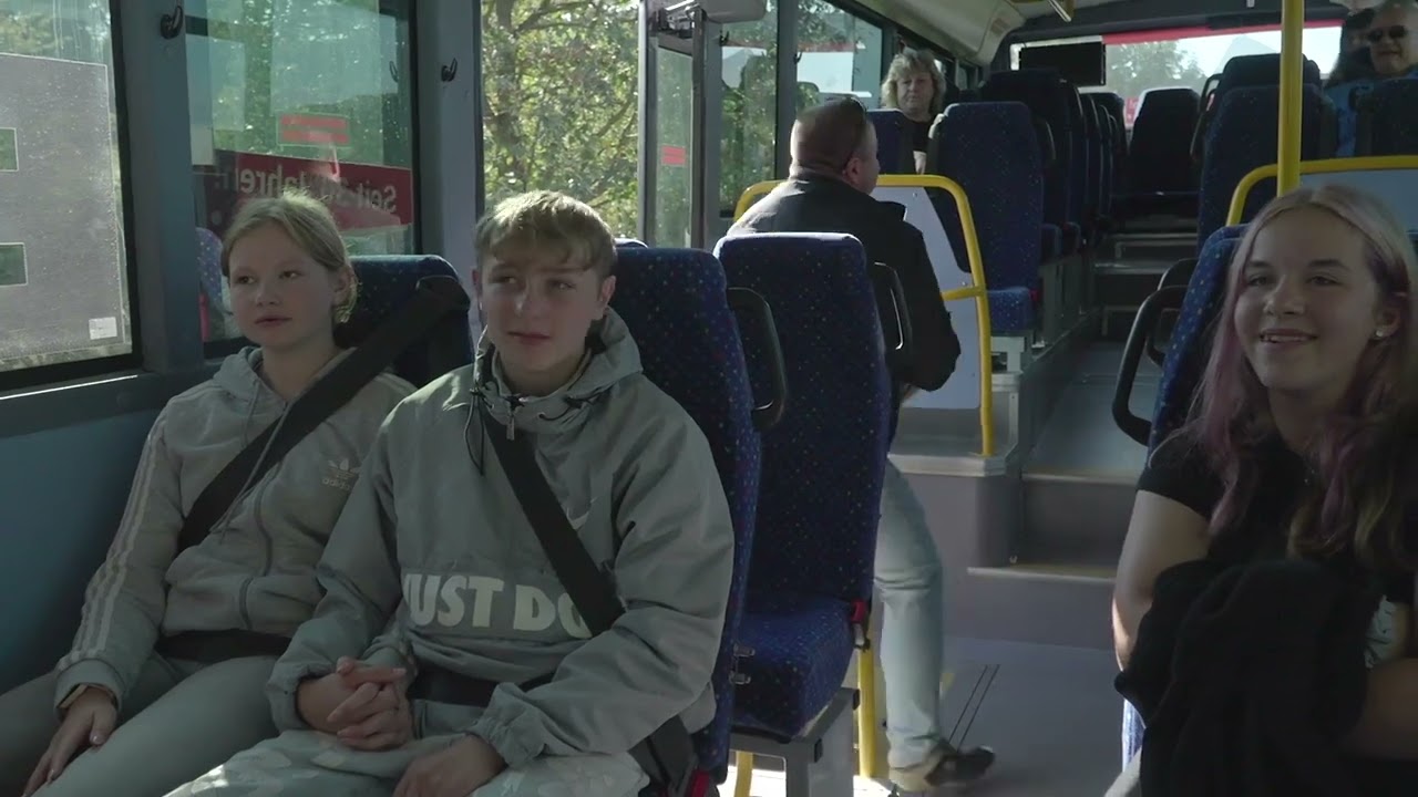 IM BUS - Ergebnis der KUNSTWELTEN-Filmwerkstatt