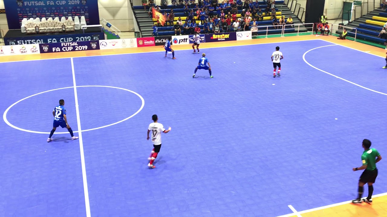 Futsal game pressing