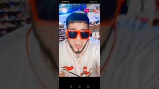 Anuel show en tienda urbana