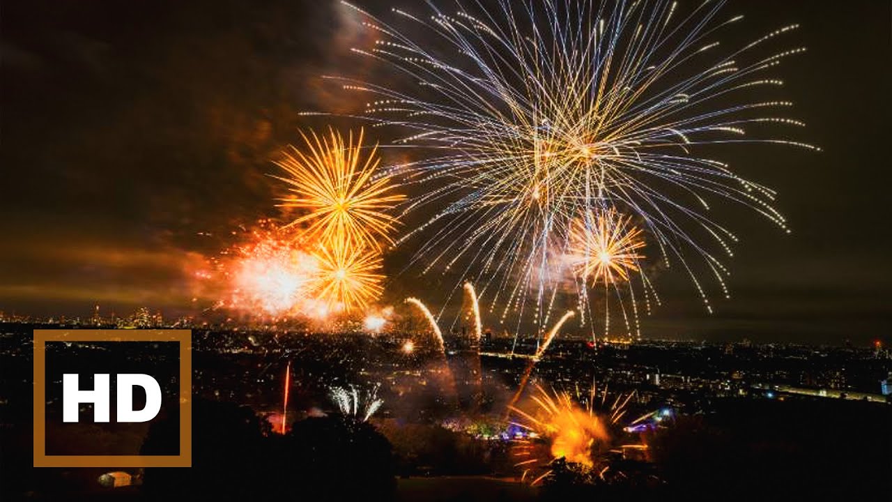 🌃 Cozy London Night Walk – Bonfire & Fireworks at Alexandra Palace