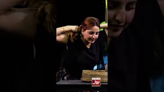 Hareem Shah Ne Ki Sanp Ko Kiss