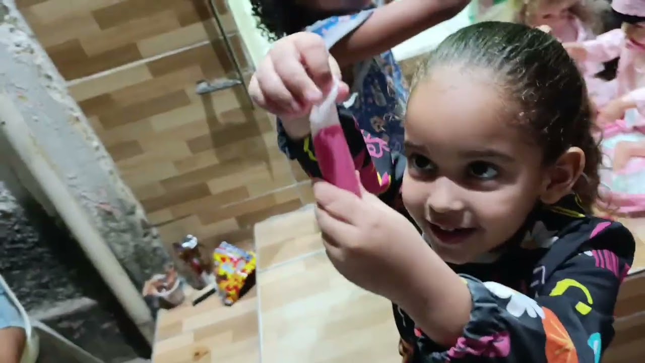 Alice BENNY e o dedo de Slime