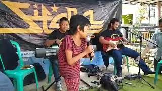 Viral orang gila bersuara merdu