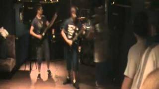 04  Weakness in the Humanity @u Wellington Pub Barlin.avi