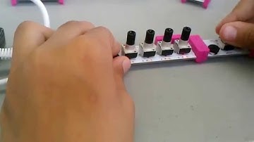 Kayla playing with the Korg Little Bits at MW EPL