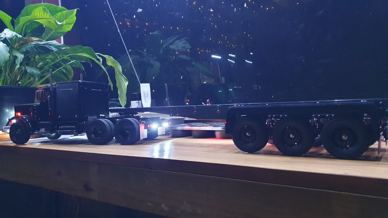 Tamiya 3 Axle Reefer Trailer Custom Build Part One‬