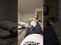父親の大事なところを踏みながら豚の名前を連呼する娘