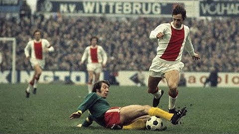Johan Cruyff ● Flair Like No one Else (Rare Footage)