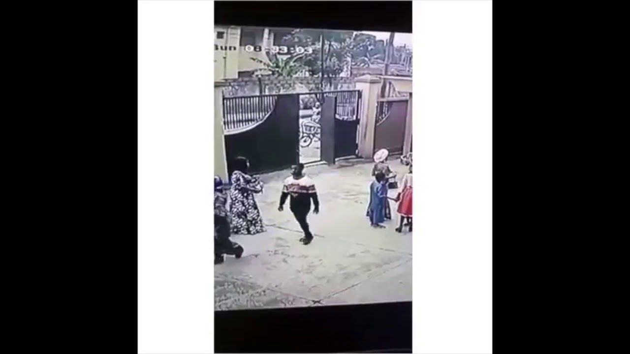 Man Caught On Camera Stealing Woman's Purse In Church - YouTube