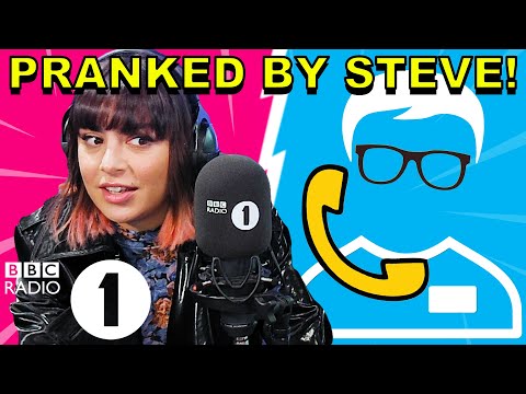 "you're-really-freaking-me-out!":-charli-xcx-pranked-by-superfan-steve