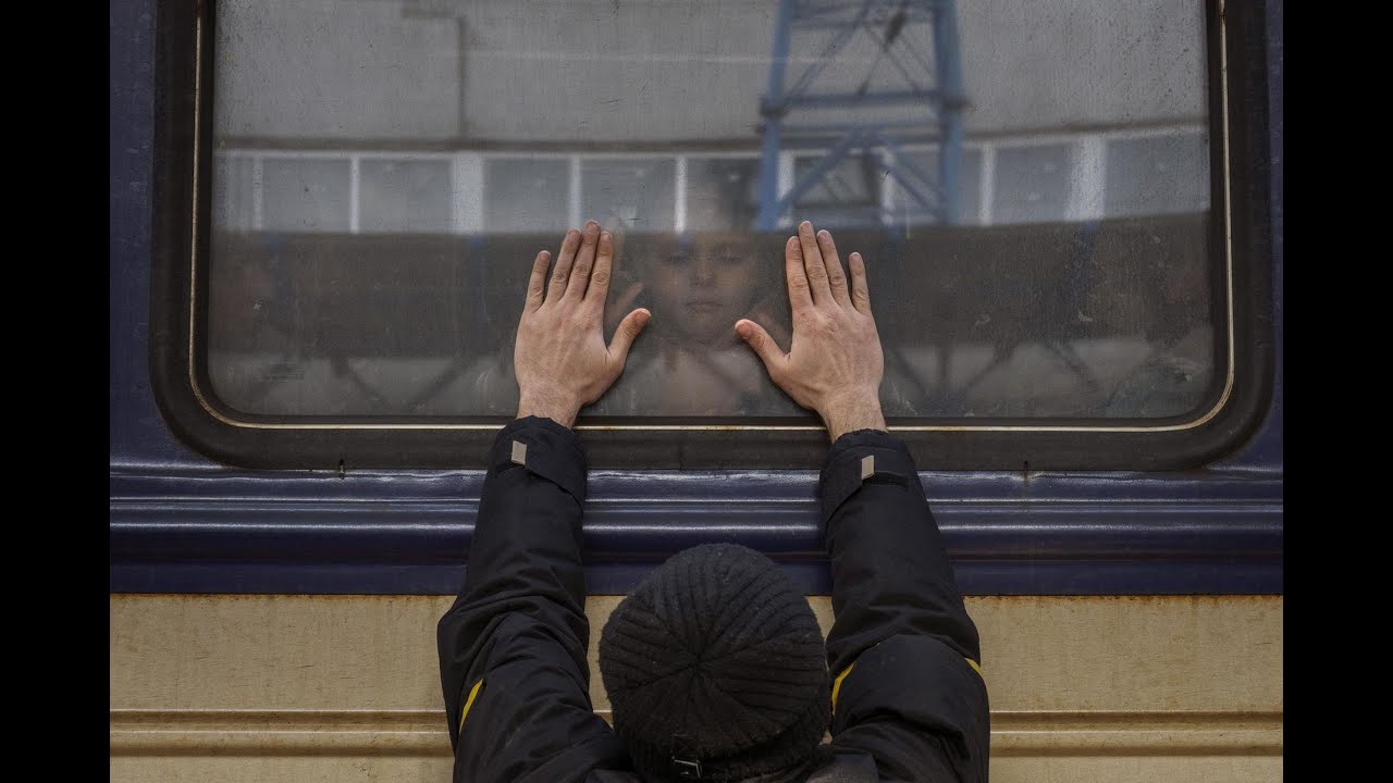 Plyve kacha / Пливе кача - YouTube