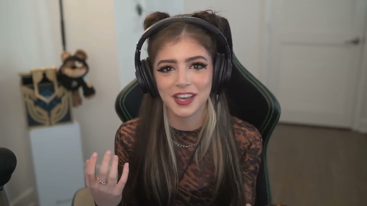 Chrissy Costanza Bra