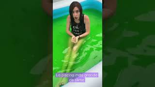 La piscina más grande de slime shorts